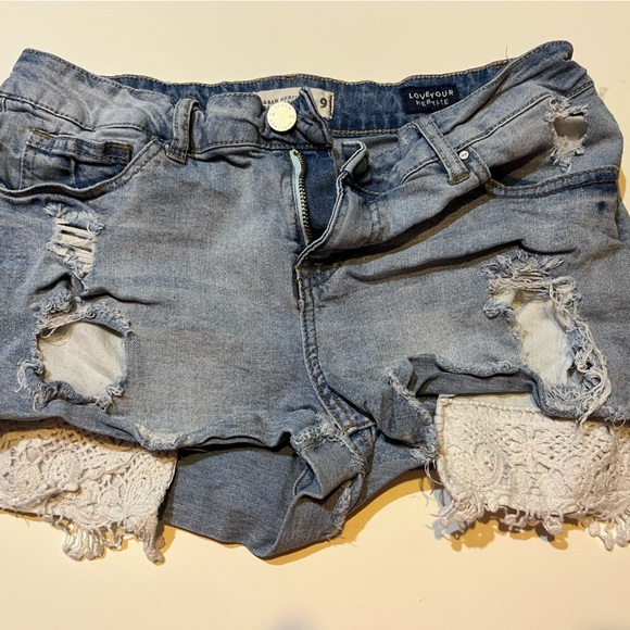 Shorts - Picture 2 of 7